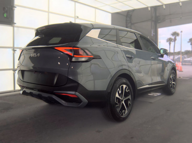 Used 2023 Kia Sportage EX FWD image 2