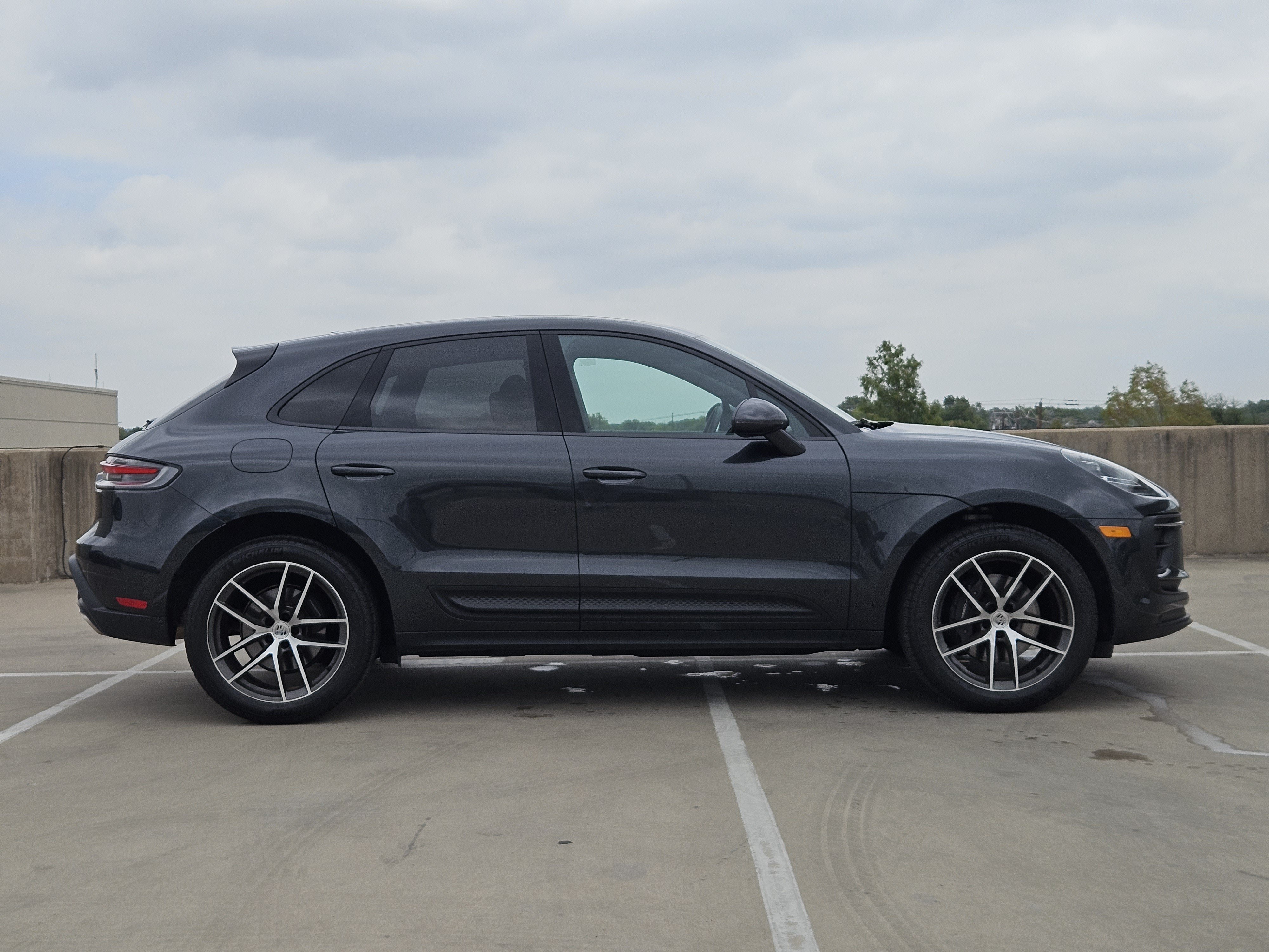 Certified 2026 Porsche Macan AWD/4WD image 9