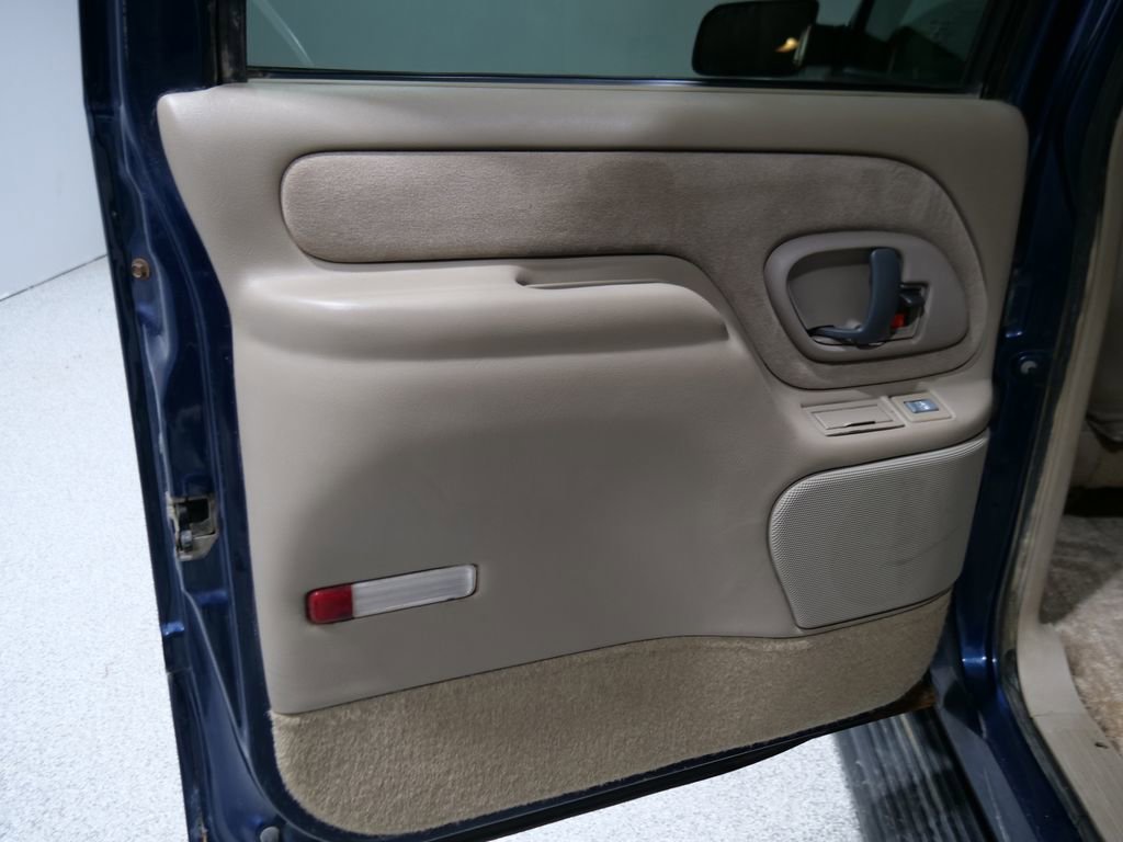 Used 1999 GMC Suburban 4WD w/ Marketing Opt Pkg 3 image 23