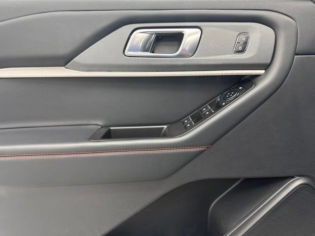 Used 2025 Ford Explorer ST-Line AWD/4WD image 9