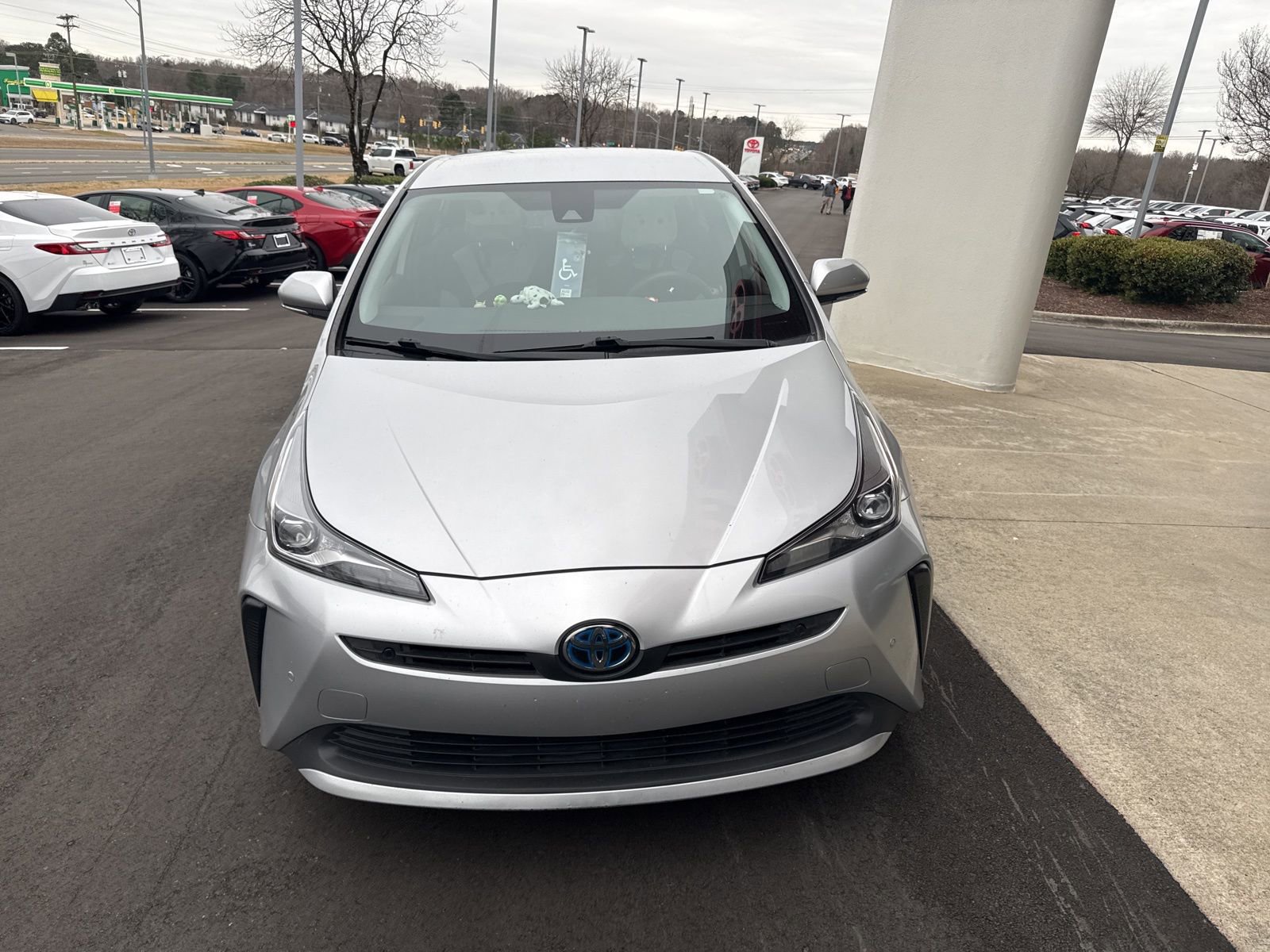 Used 2021 Toyota Prius LE image 1