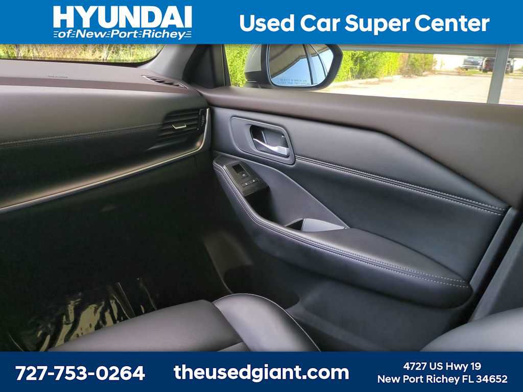 Used 2022 Nissan Rogue SV w/ SV Premium Package FWD image 19