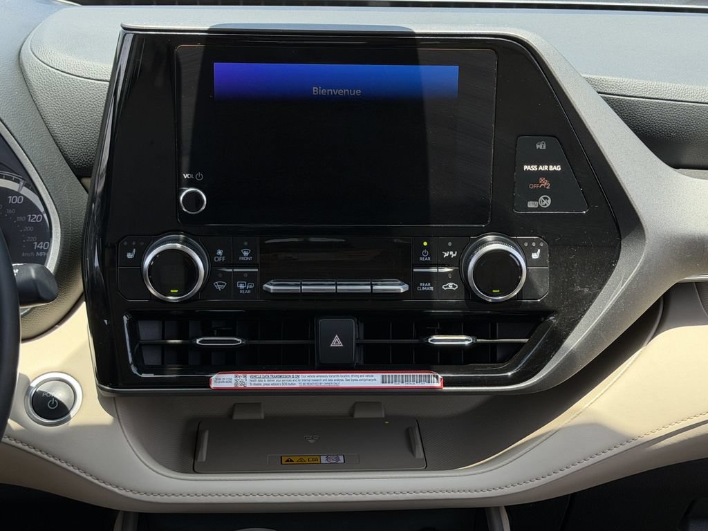 Used 2025 Toyota Highlander XLE AWD/4WD image 18
