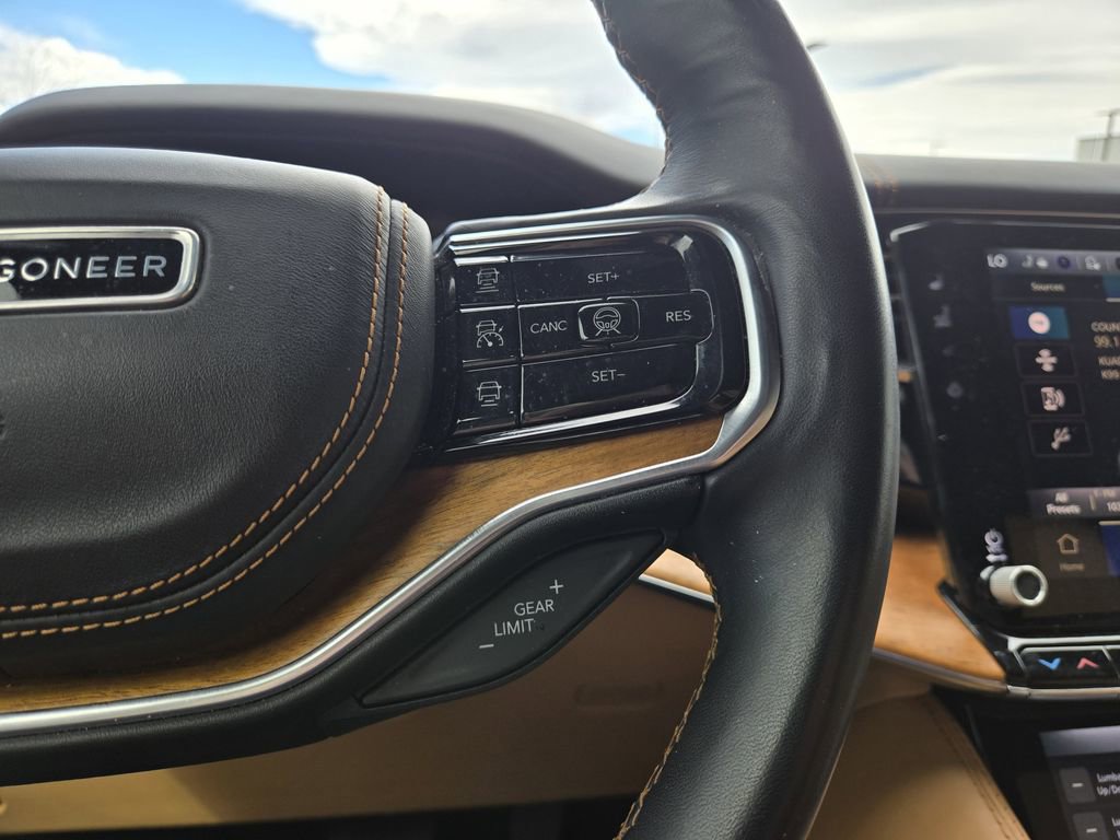 Used 2022 Jeep Grand Wagoneer Series III w/ Flexible Seating Group AWD/4WD image 19