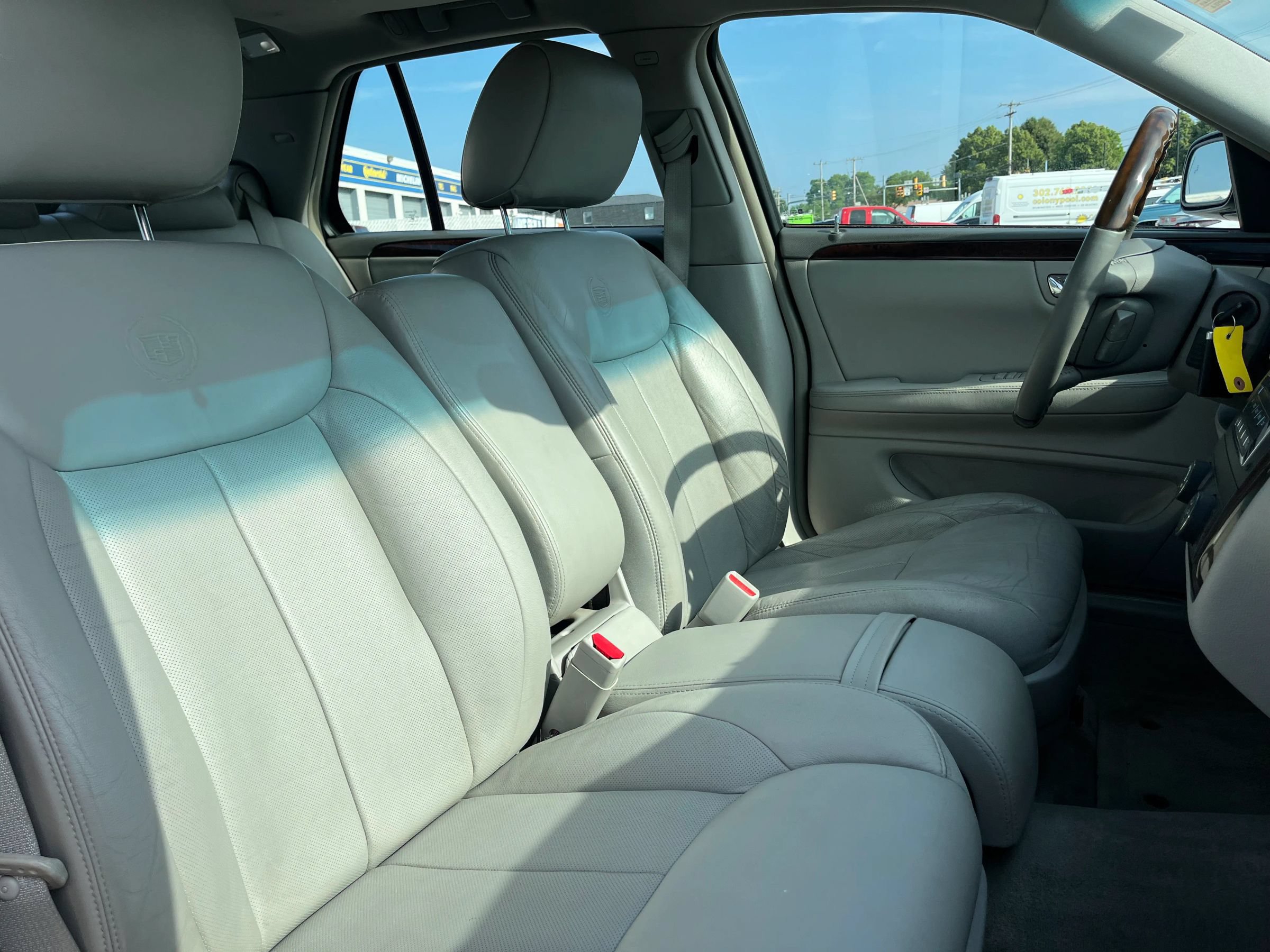 Used 2009 Cadillac DTS w/ Sun And Sound Package FWD image 13