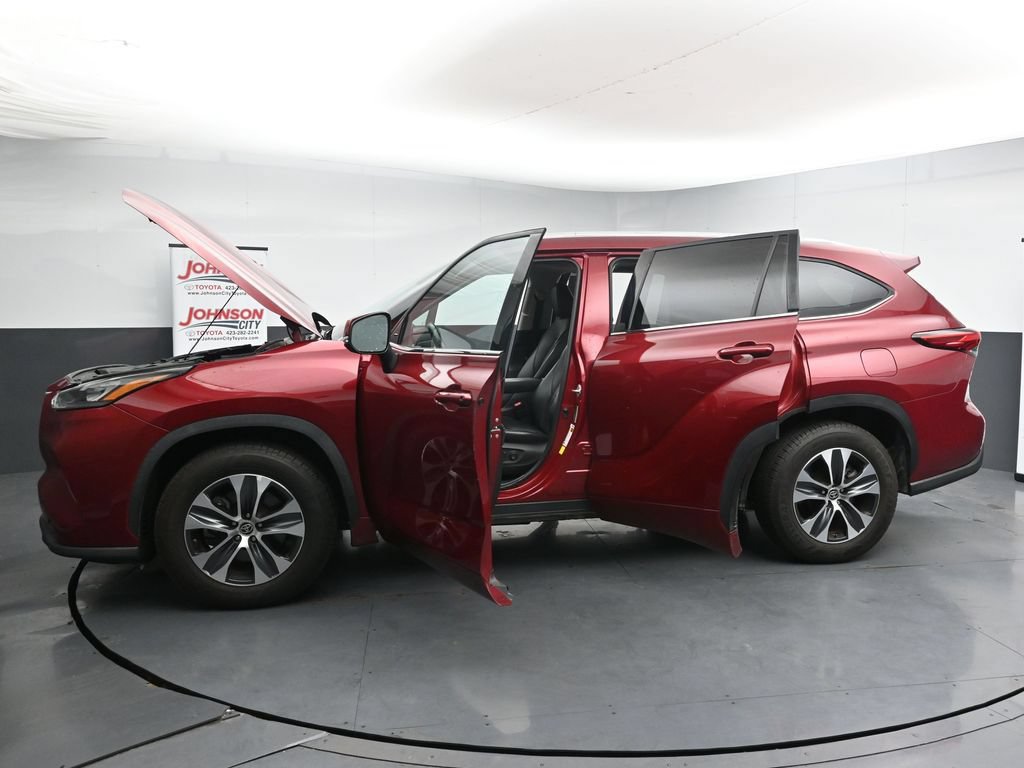Used 2020 Toyota Highlander XLE FWD image 42