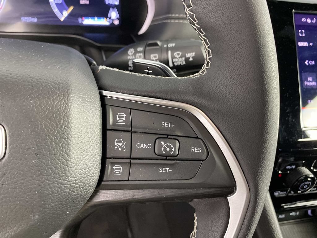 Used 2025 Jeep Grand Cherokee Altitude AWD/4WD image 15
