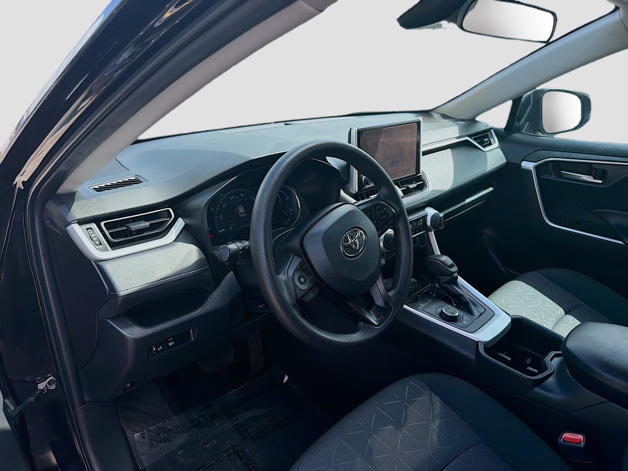 Used 2023 Toyota RAV4 Hybrid Woodland image 9