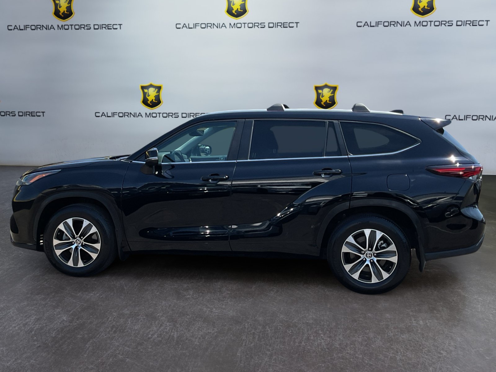 Used 2024 Toyota Highlander XLE FWD image 8
