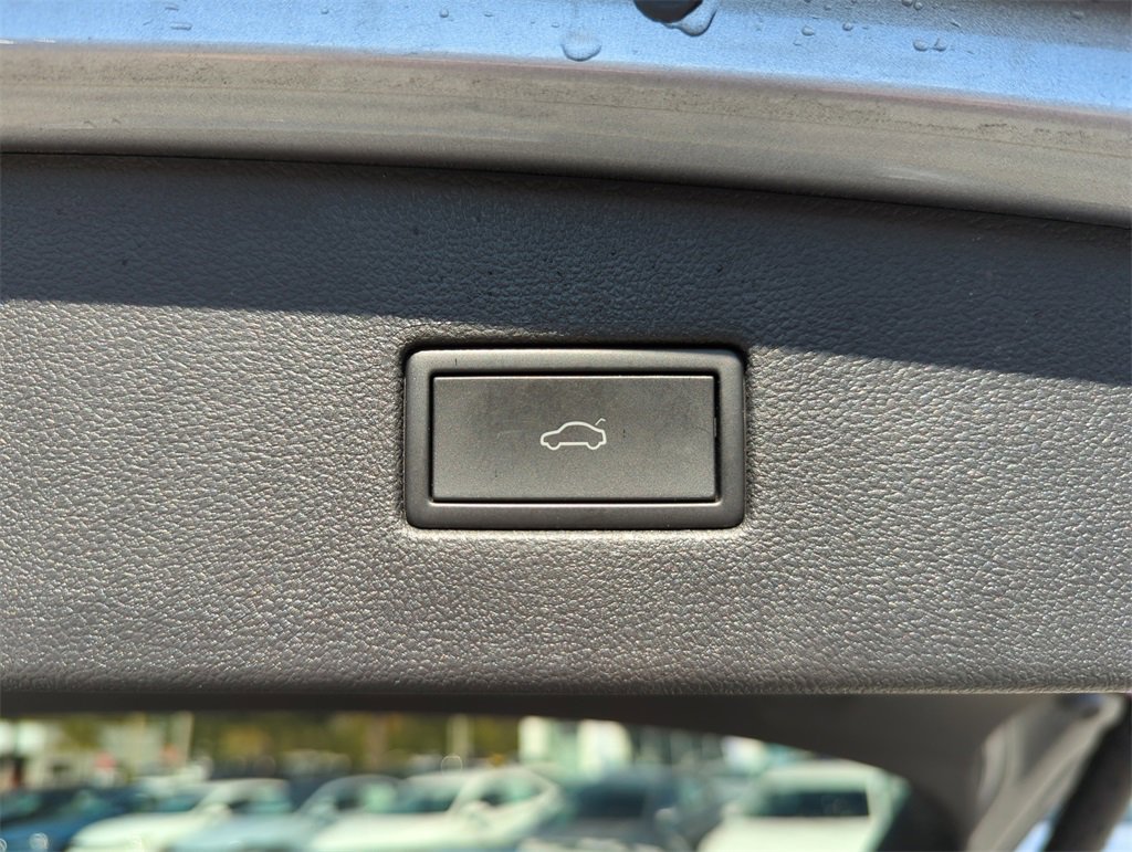 Used 2022 Volkswagen Tiguan SE R-Line image 21