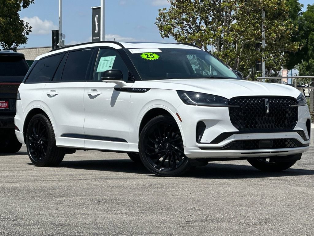 Certified 2025 Lincoln Aviator Reserve w/ Equipment Group 201A AWD/4WD image 1