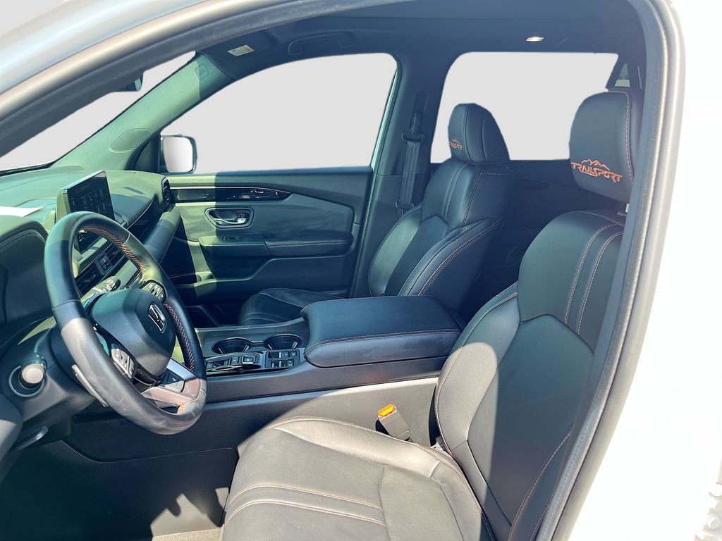 Used 2025 Honda Pilot TrailSport image 4
