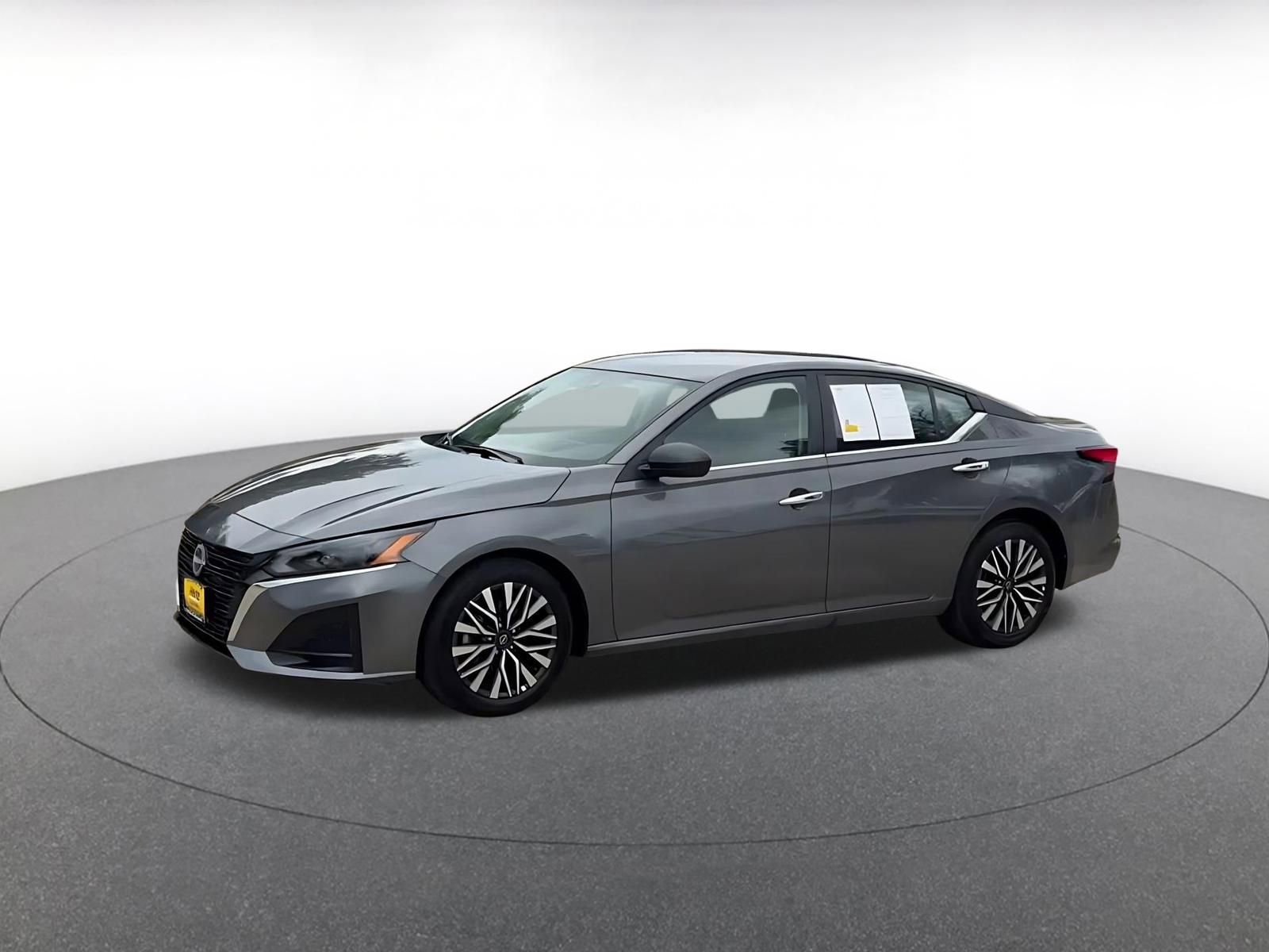 Used 2025 Nissan Altima 2.5 SV FWD image 8