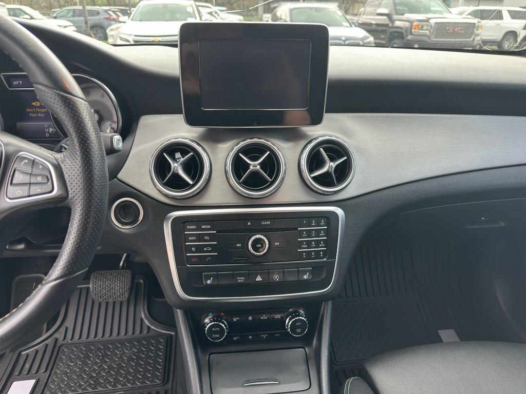 Used 2017 Mercedes-Benz GLA 250 w/ Premium Package image 12