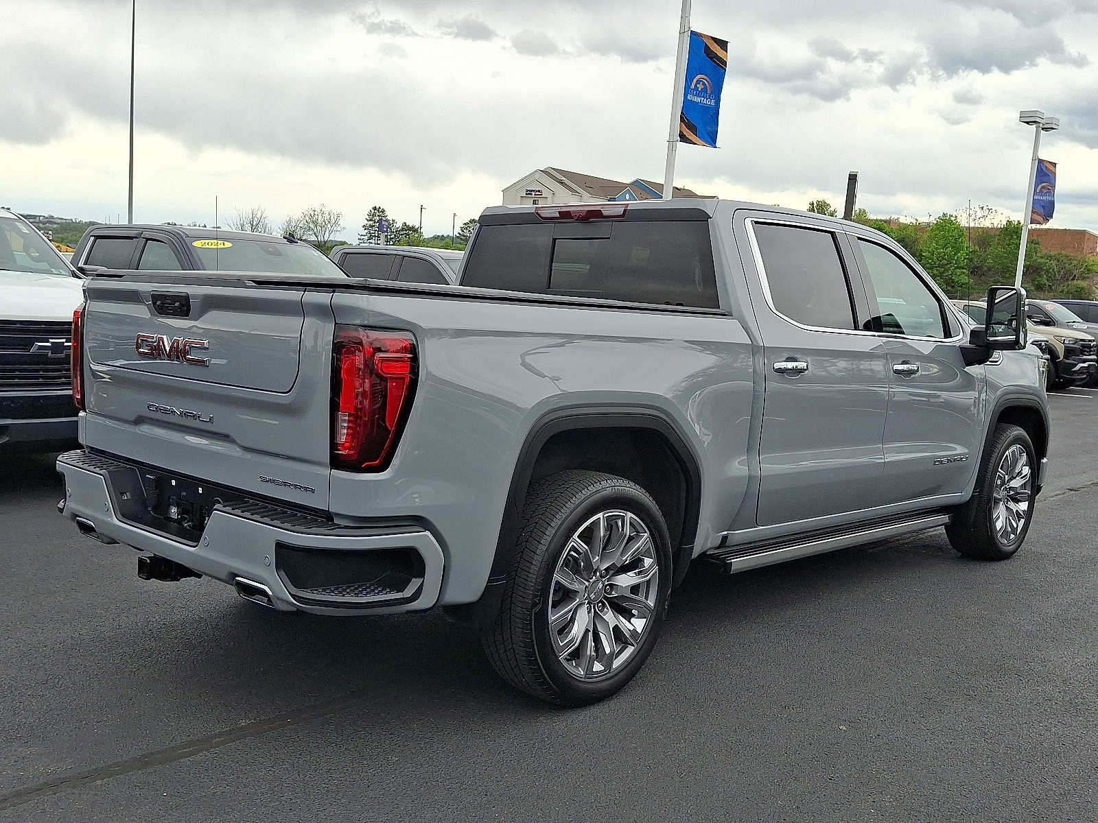 Used 2025 GMC Sierra 1500 Denali w/ Denali Reserve Package AWD/4WD image 6
