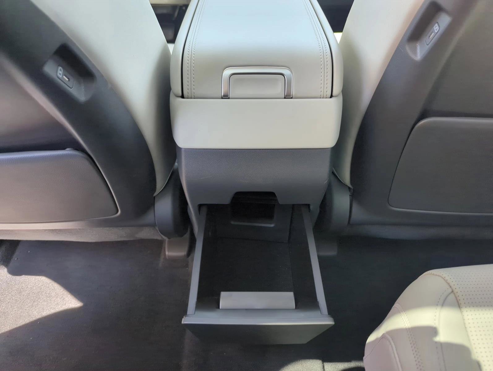 Used 2025 Hyundai Santa Fe Calligraphy FWD image 22