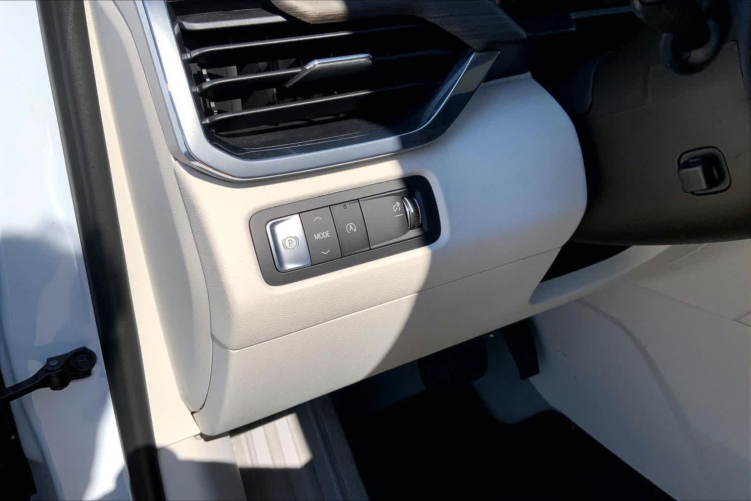 Used 2026 GMC Acadia Denali w/ Super Cruise Package FWD image 36