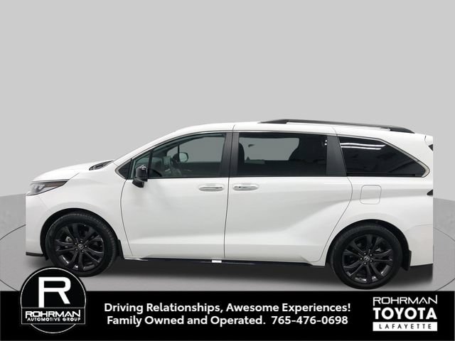 Used 2023 Toyota Sienna XSE FWD image 3
