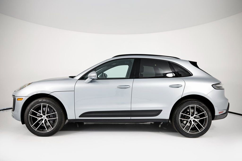 Certified 2025 Porsche Macan image 2
