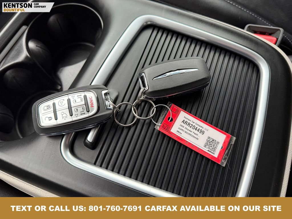 Used 2024 Chrysler Pacifica Touring-L image 39