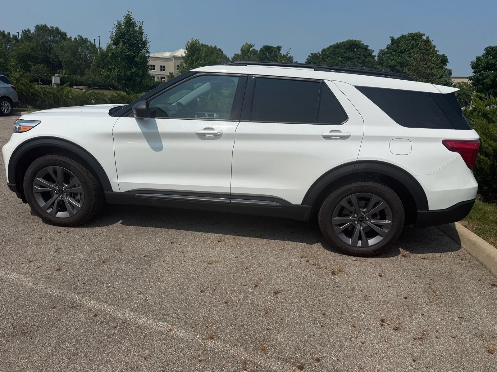 Used 2021 Ford Explorer XLT w/ Equipment Group 202A AWD/4WD image 7