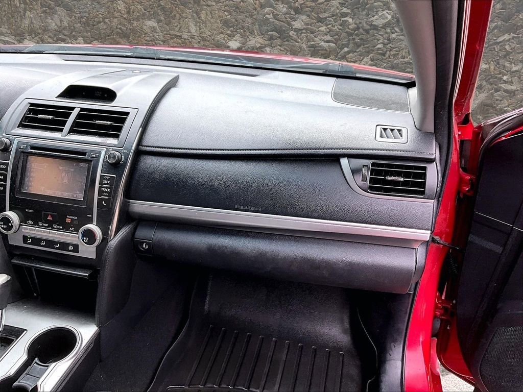 Used 2014 Toyota Camry SE FWD image 15