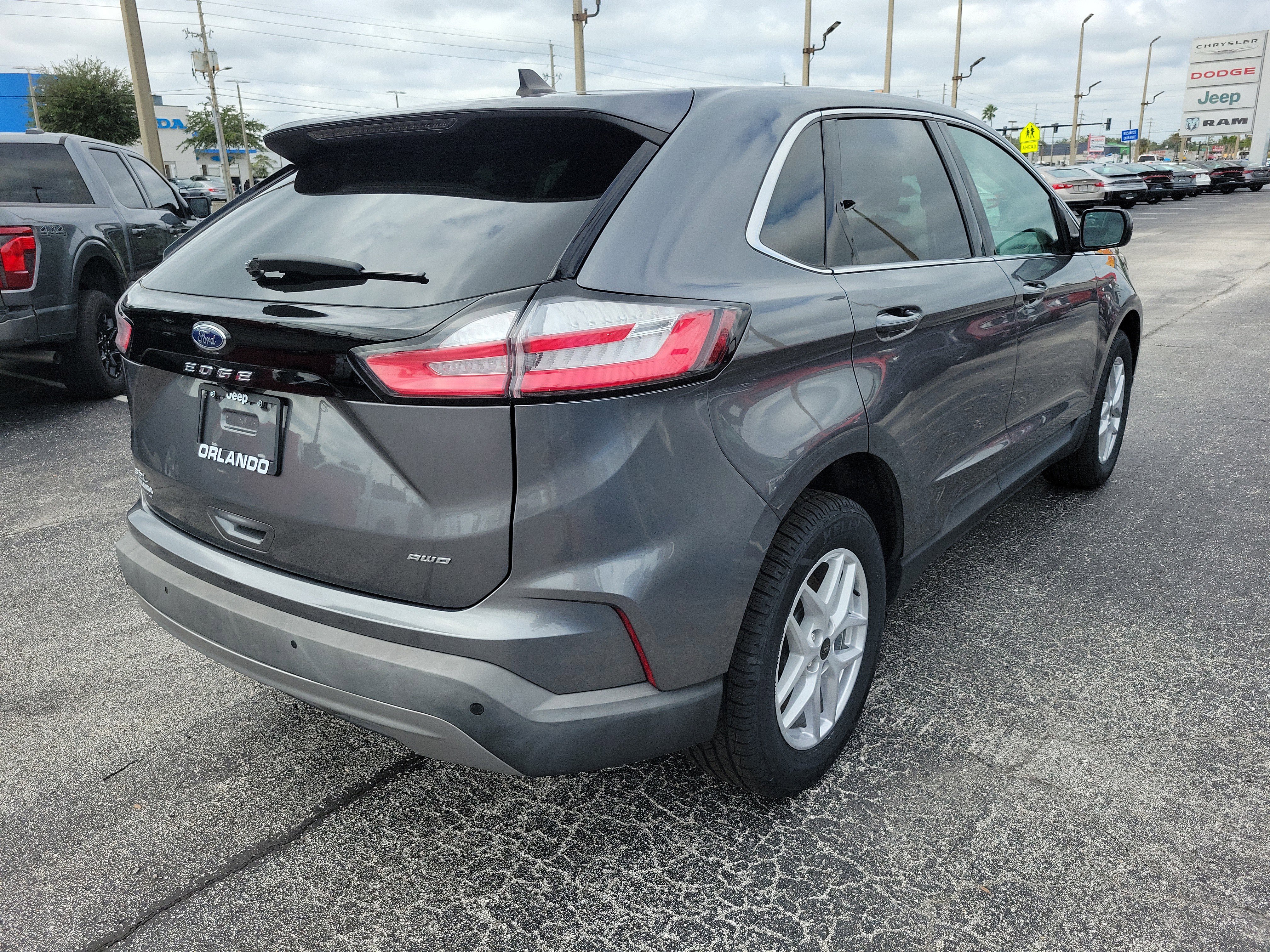 Used 2023 Ford Edge SEL image 5