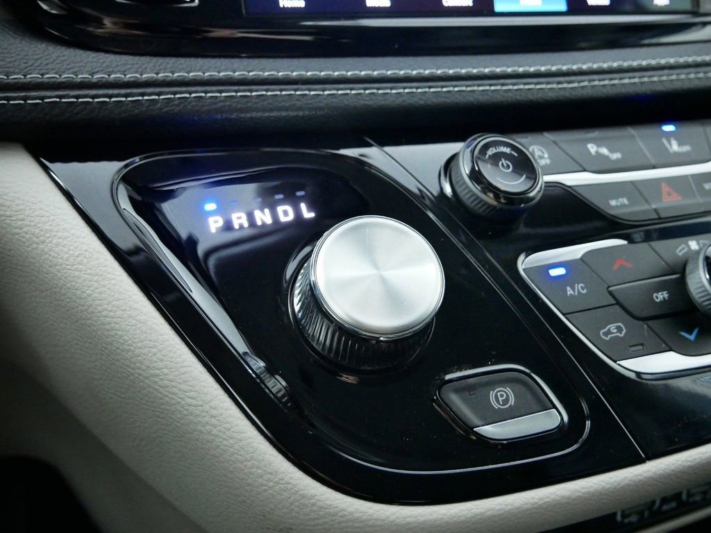 New 2024 Chrysler Pacifica Touring-L image 48
