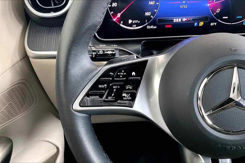 Used 2024 Mercedes-Benz GLC 300 image 11