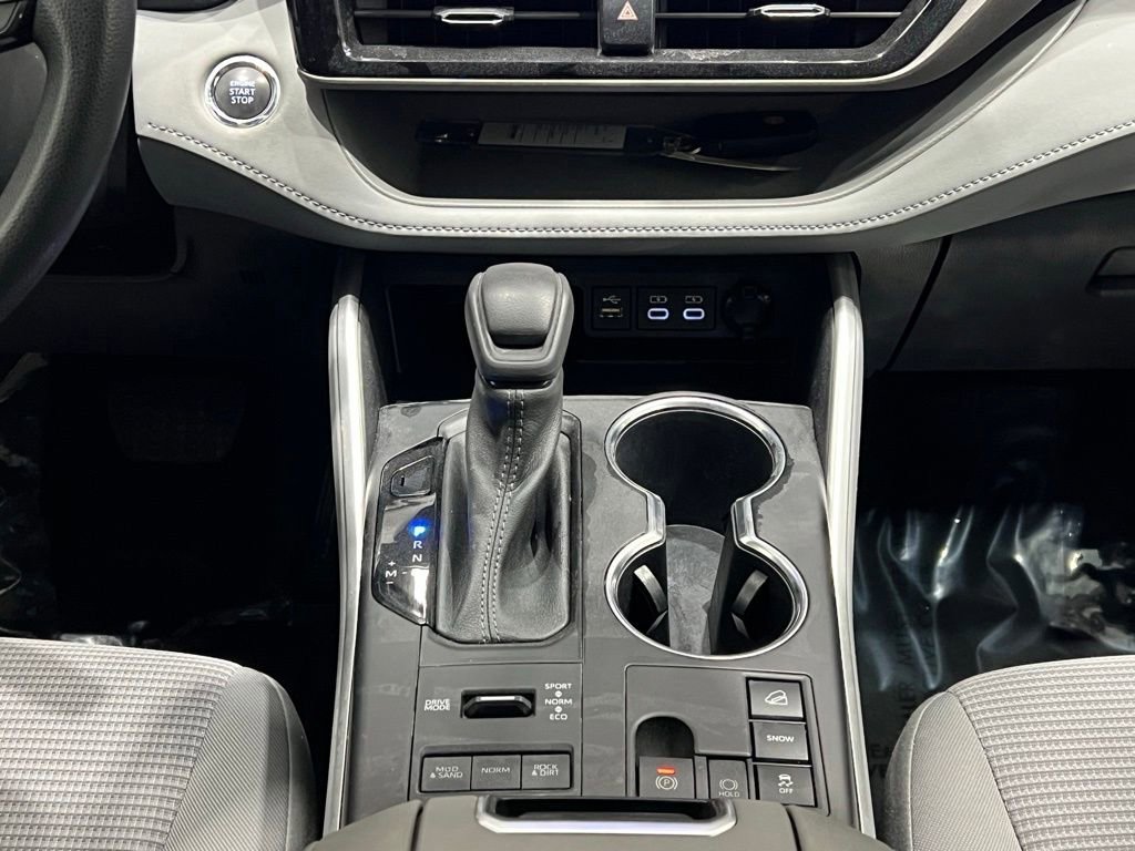 Used 2023 Toyota Highlander L image 32