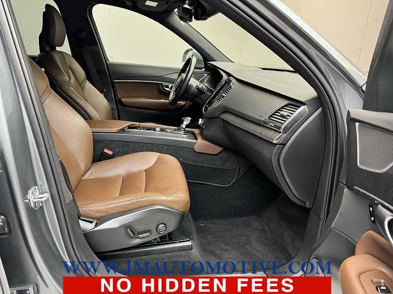 Used 2020 Volvo XC90 T6 Momentum AWD/4WD image 22