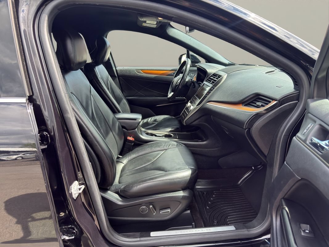 Used 2019 Lincoln MKC Select w/ Select Plus Package AWD/4WD image 18