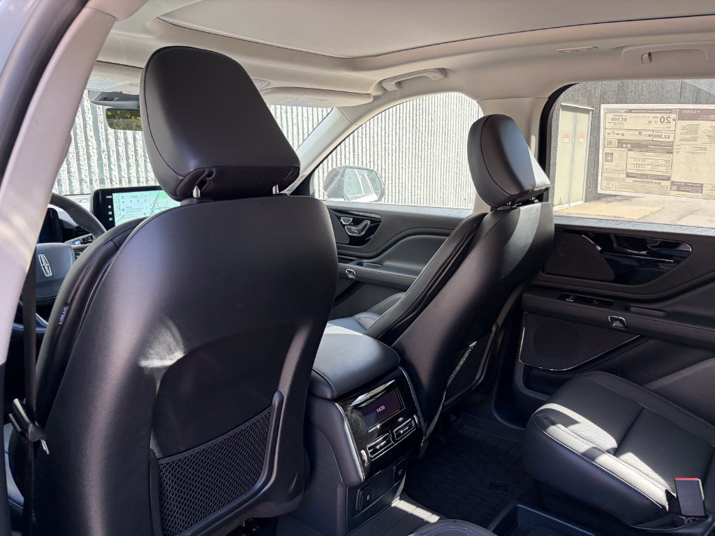 New 2027 Lincoln Aviator AWD w/ Jet Appearance Package image 17