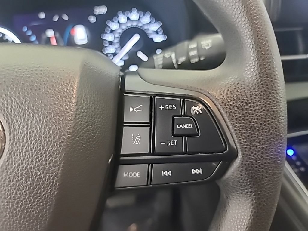 Used 2025 Toyota Sienna LE FWD image 34