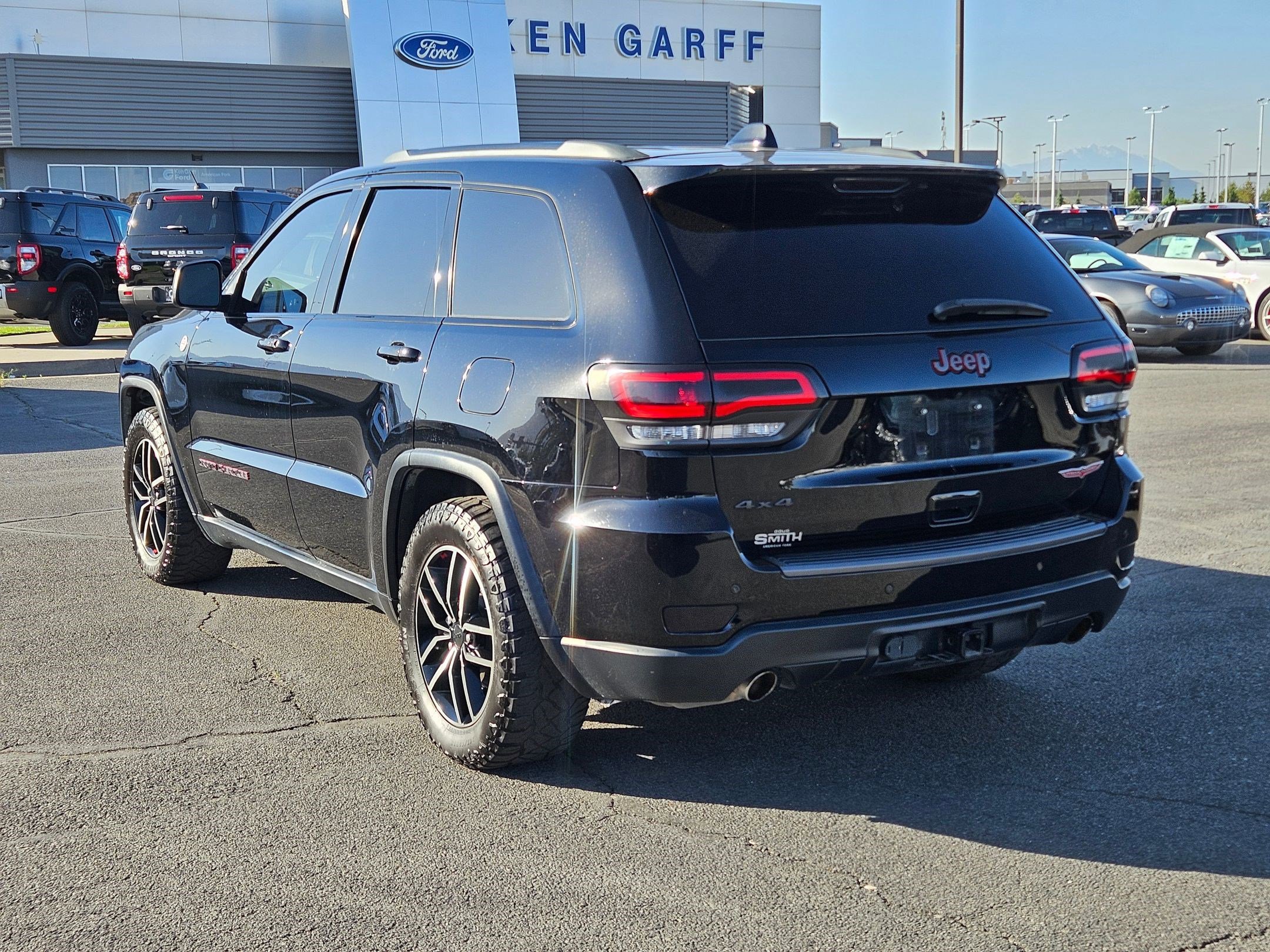 Used 2020 Jeep Grand Cherokee Trailhawk AWD/4WD image 8