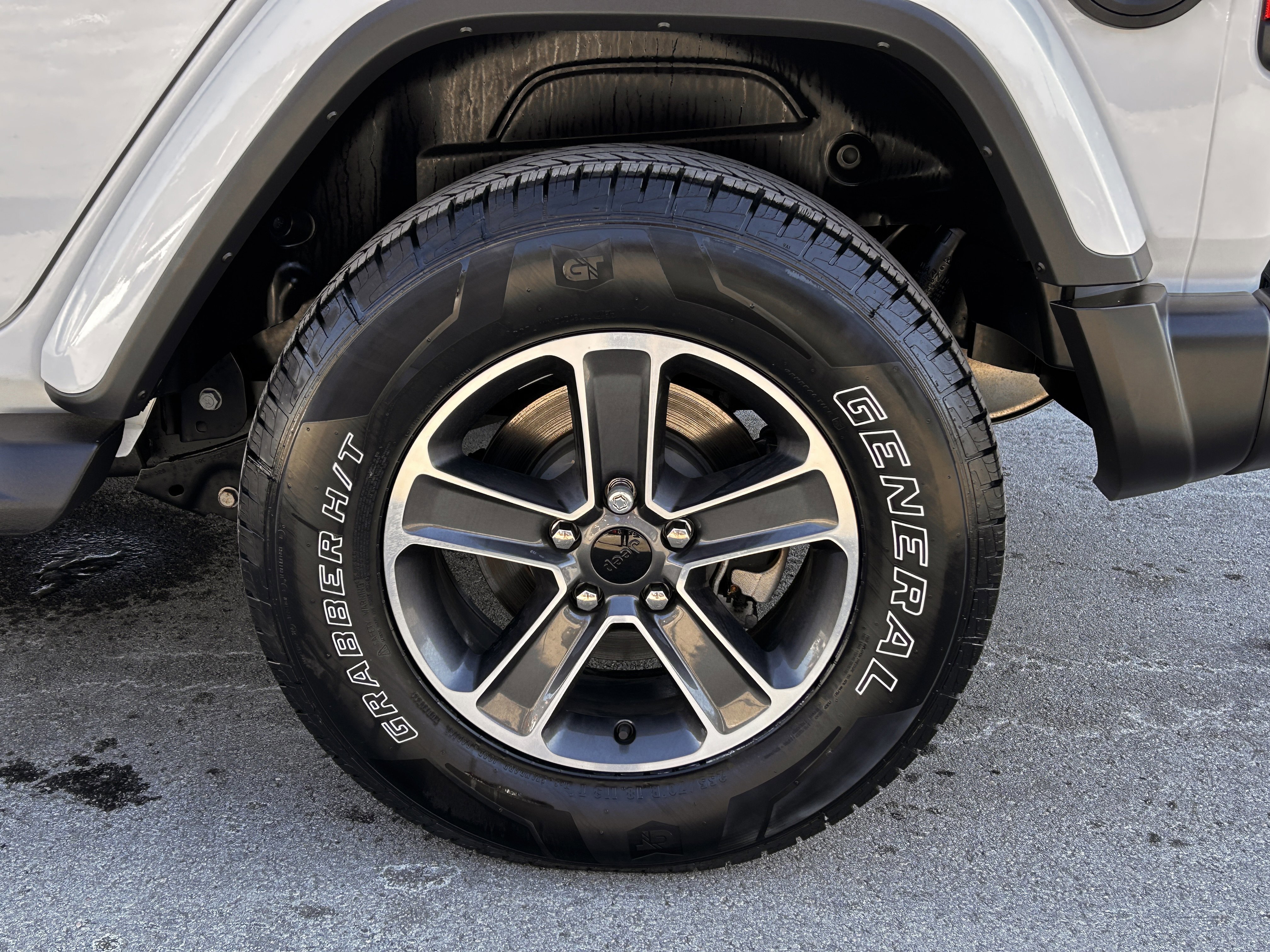 Certified 2023 Jeep Wrangler Sahara w/ Cold Weather Group AWD/4WD image 8