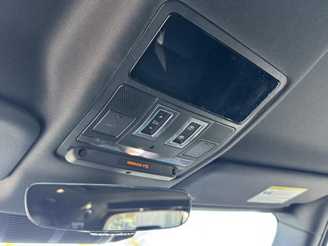 Used 2023 Land Rover Defender 130 X-Dynamic SE image 23