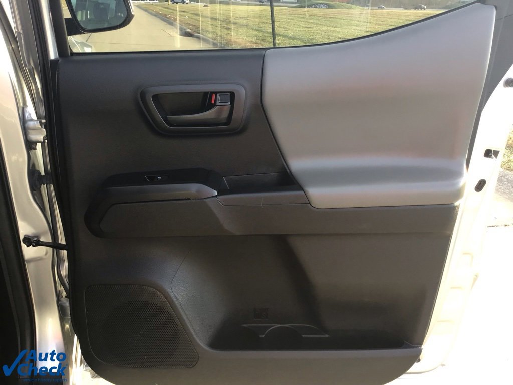 Used 2022 Toyota Tacoma SR image 13