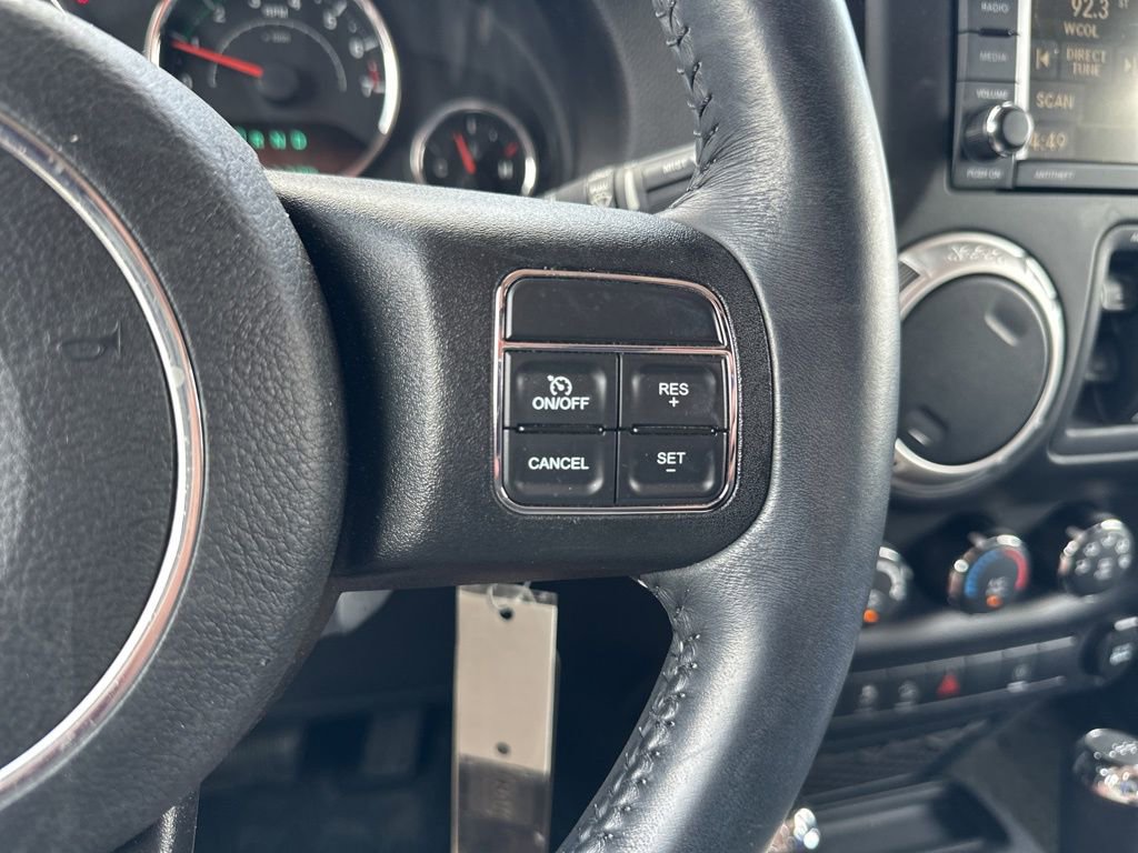 Used 2015 Jeep Wrangler Unlimited Rubicon w/ Connectivity Group AWD/4WD image 22