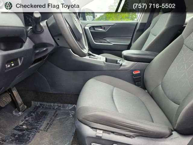 Used 2025 Toyota RAV4 XLE FWD image 8