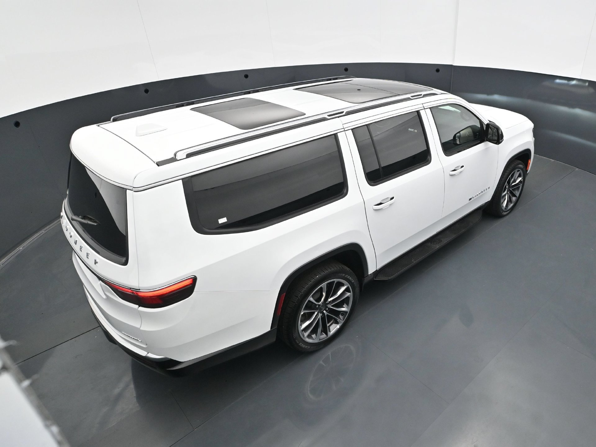 Used 2023 Jeep Wagoneer L Series II w/ Premium Group I AWD/4WD image 43