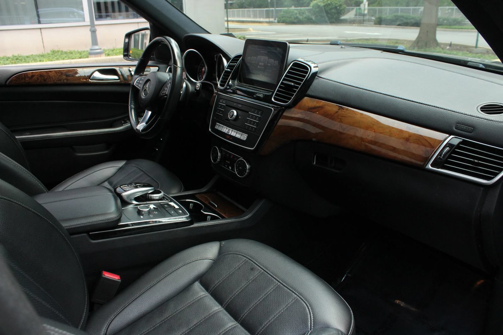Used 2018 Mercedes-Benz GLS 450 4MATIC w/ Premium Package image 27