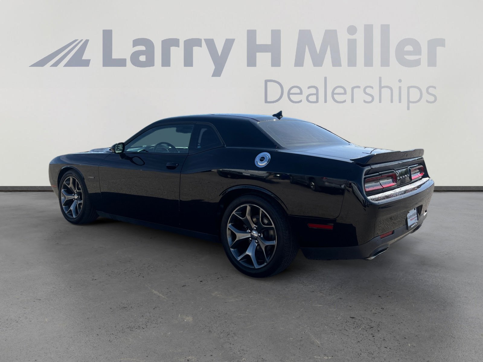 Used 2015 Dodge Challenger R/T Plus RWD image 3