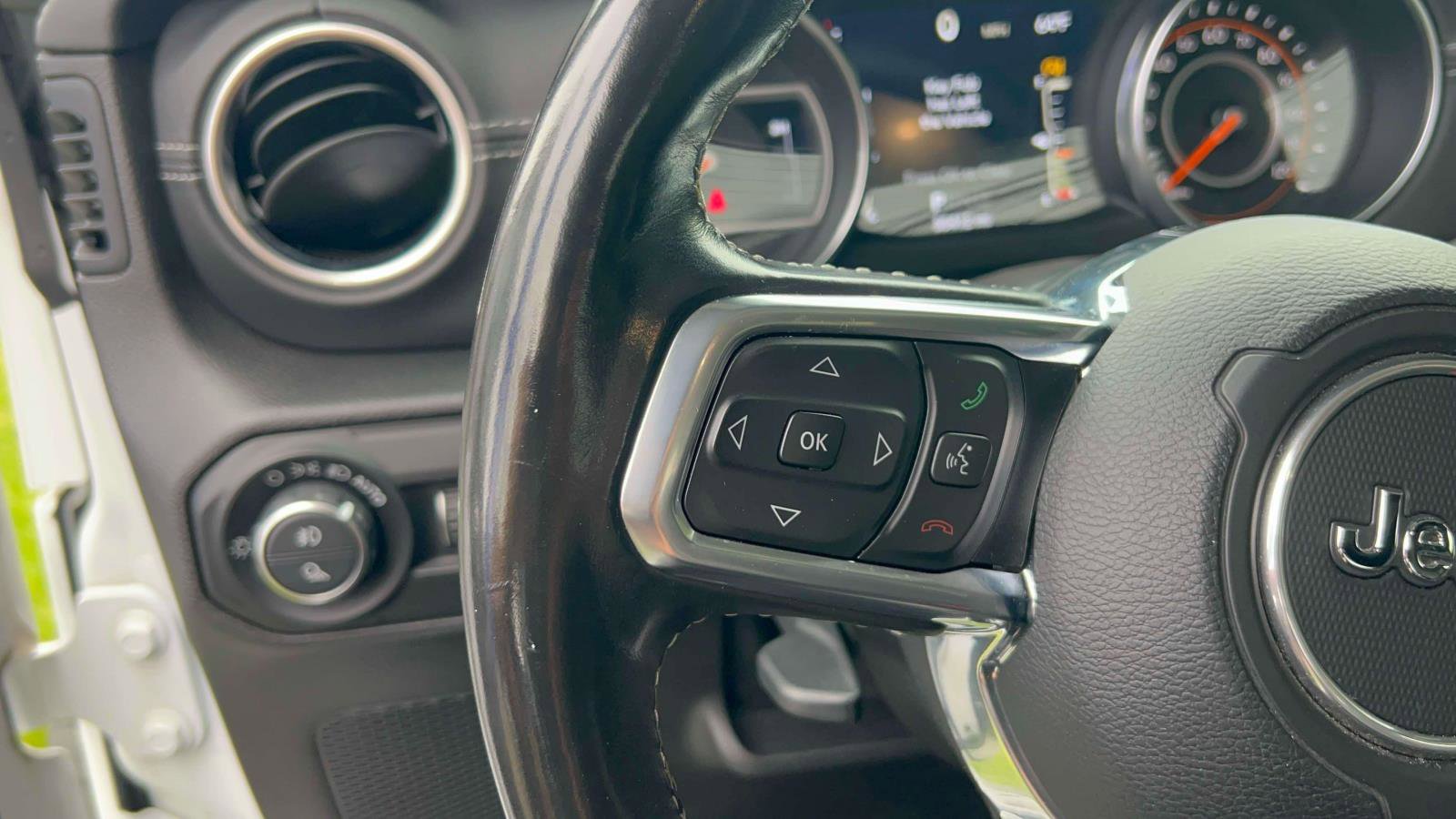 Used 2020 Jeep Gladiator Overland AWD/4WD image 19