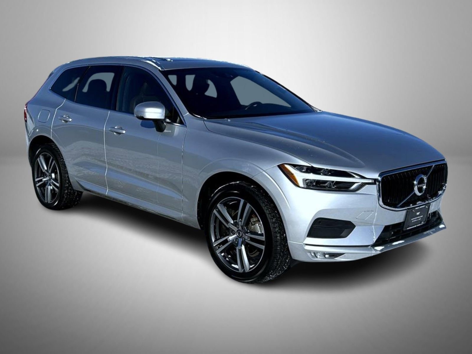 Used 2021 Volvo XC60 T5 Momentum image 3