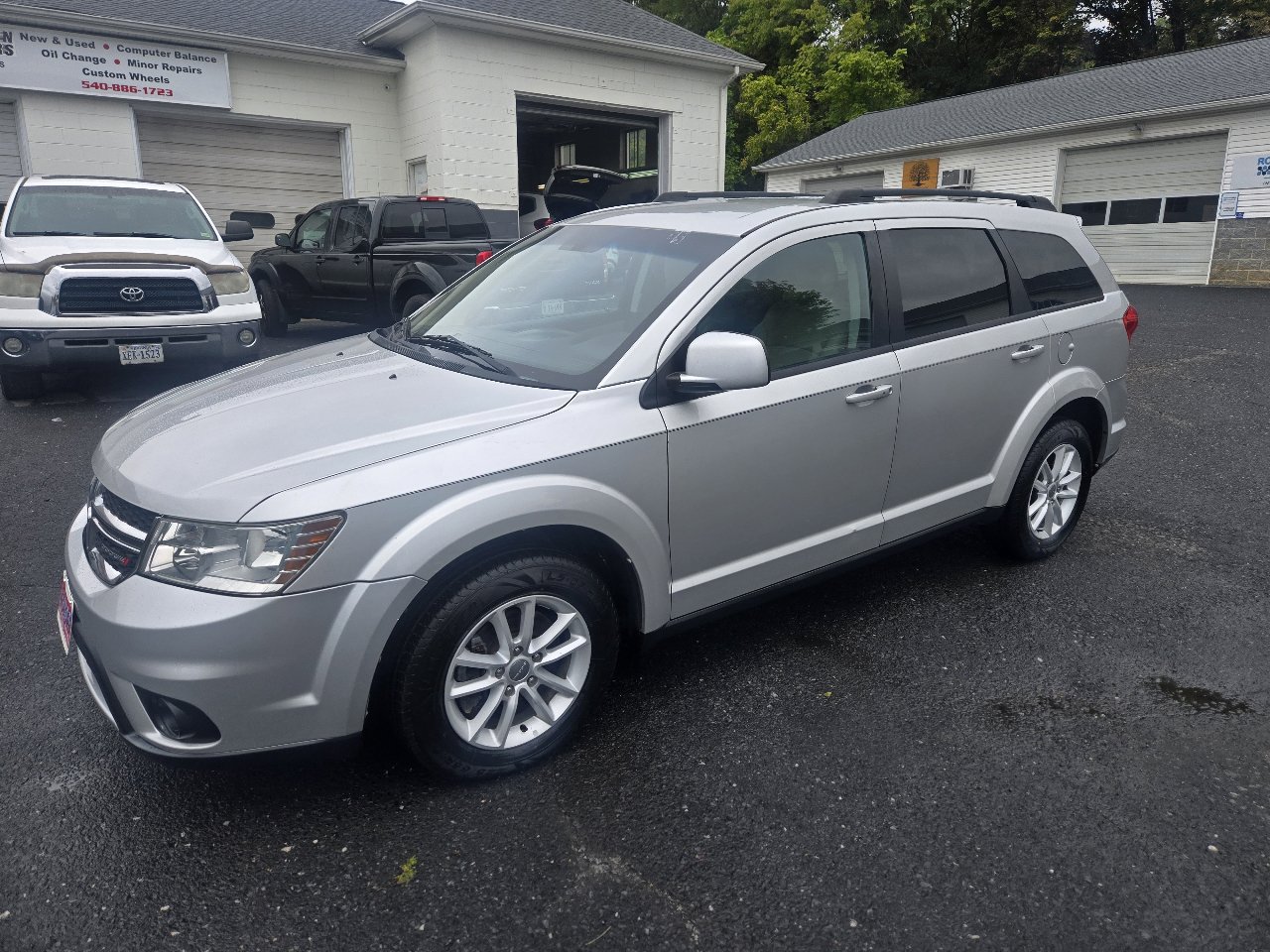 Used 2013 Dodge Journey SXT w/ Flexible Seating Group image 3