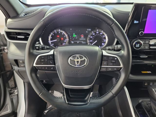 Used 2023 Toyota Highlander XSE image 28