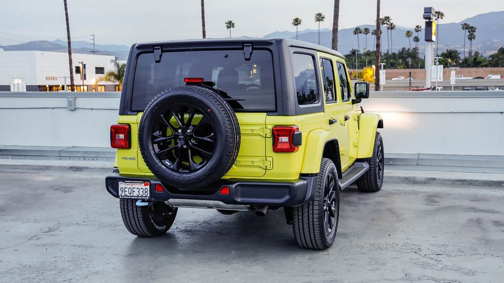 Used 2023 Jeep Wrangler Unlimited Sahara AWD/4WD image 9
