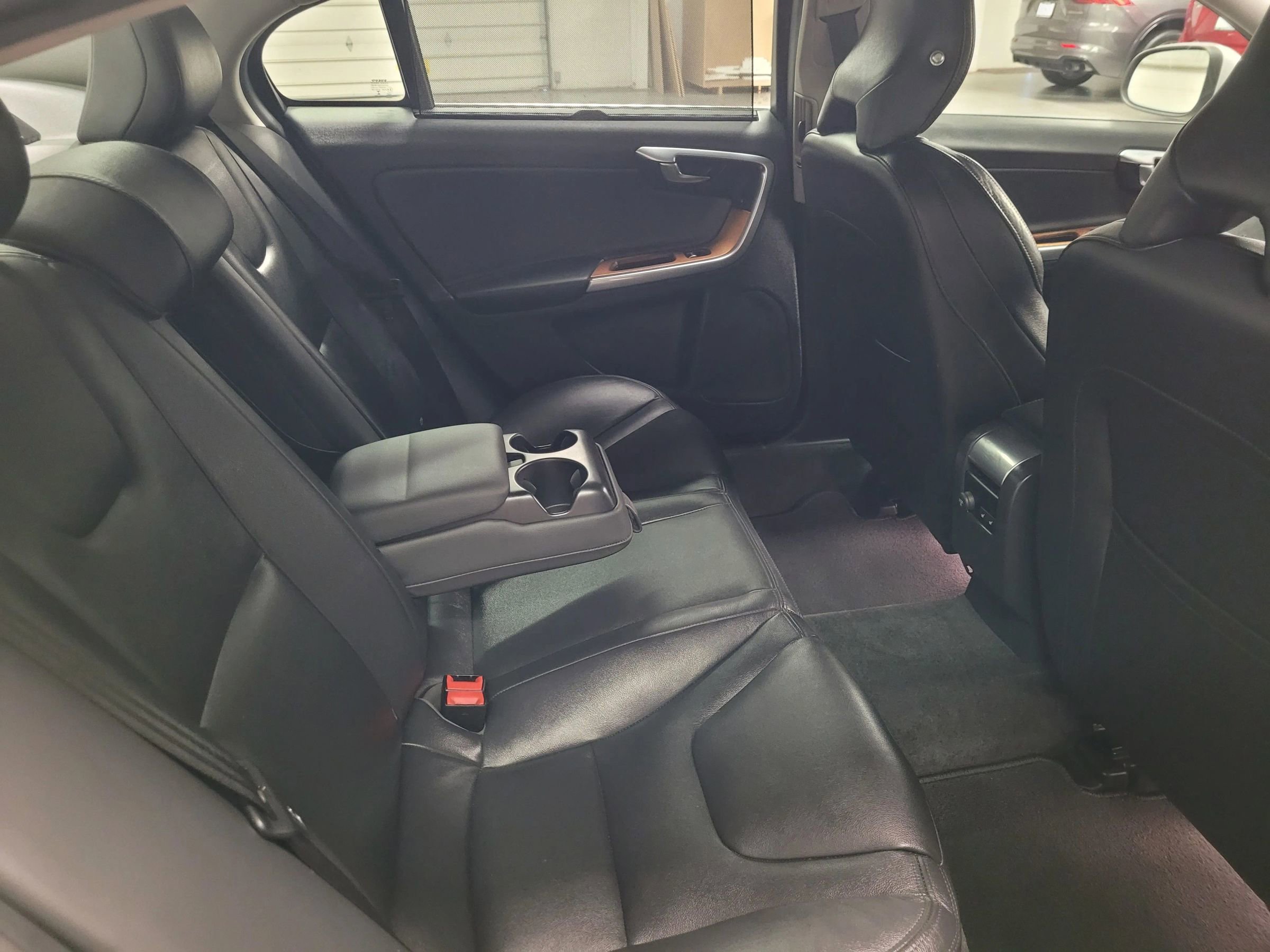 Used 2016 Volvo S60 T5 Inscription Platinum image 34