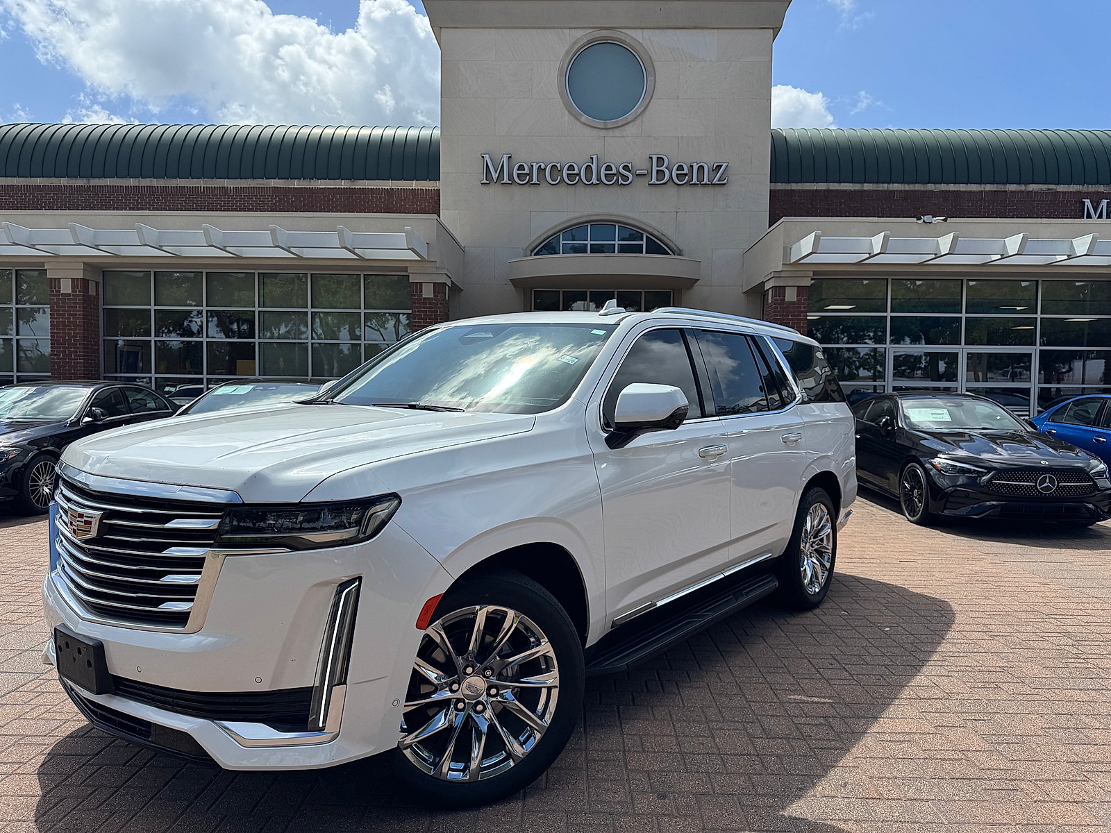 Used 2021 Cadillac Escalade Premium Luxury Platinum RWD image 1
